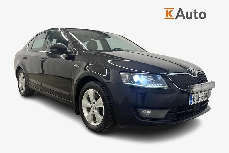 Käytetty Skoda Octavia LAURIN & KLEMENT 184 HP (135 kW) 2015 Viistoperä