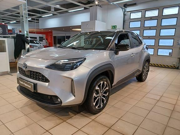 Käytetty Toyota Yaris Cross Business Edition 114 HP (83 kW) 2022 Hopea Katumaasturi