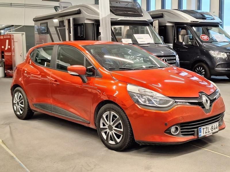 Punainen Käytetty 2014 Renault Clio IV Viistoperä | 5 800 € (Perustarjous) - Kuva 1/4