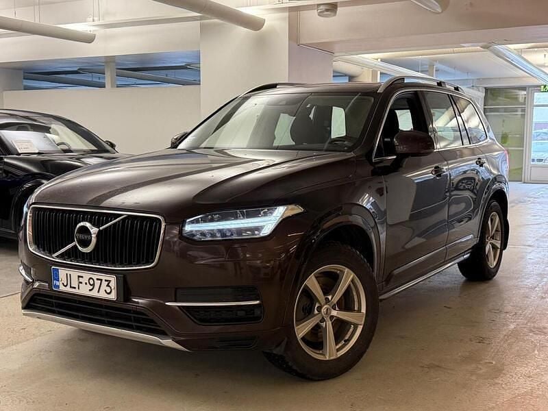 Käytetty Volvo XC90 Momentum 235 HP (172 kW) 2018 Katumaasturi