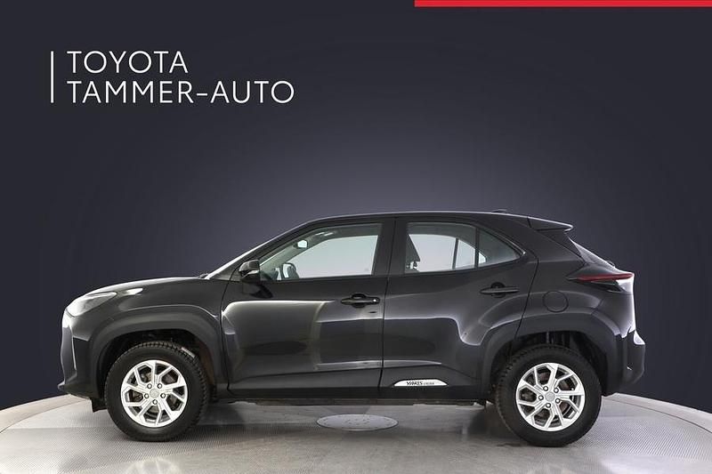 Käytetty Toyota Yaris Cross Active 116 HP (85 kW) 2024 Musta Katumaasturi
