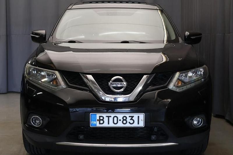 Käytetty Nissan X-Trail Acenta 131 HP (96 kW) 2016 Musta Katumaasturi
