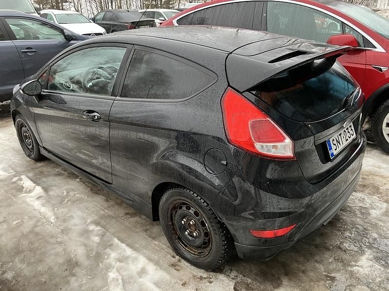 Käytetty Ford Fiesta 95 HP (69 kW) 2016 Van