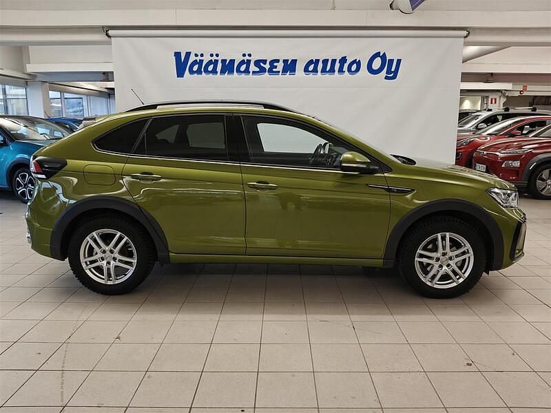 Käytetty VW Taigo Business 150 HP (110 kW) 2022 Vihreä Katumaasturi