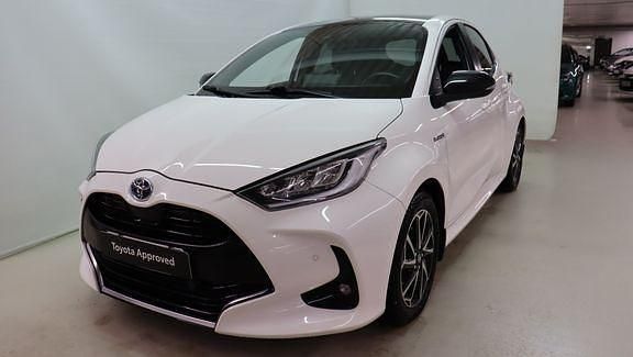 Käytetty Toyota Yaris Premium 114 HP (83 kW) 2021 Valkoinen Viistoperä