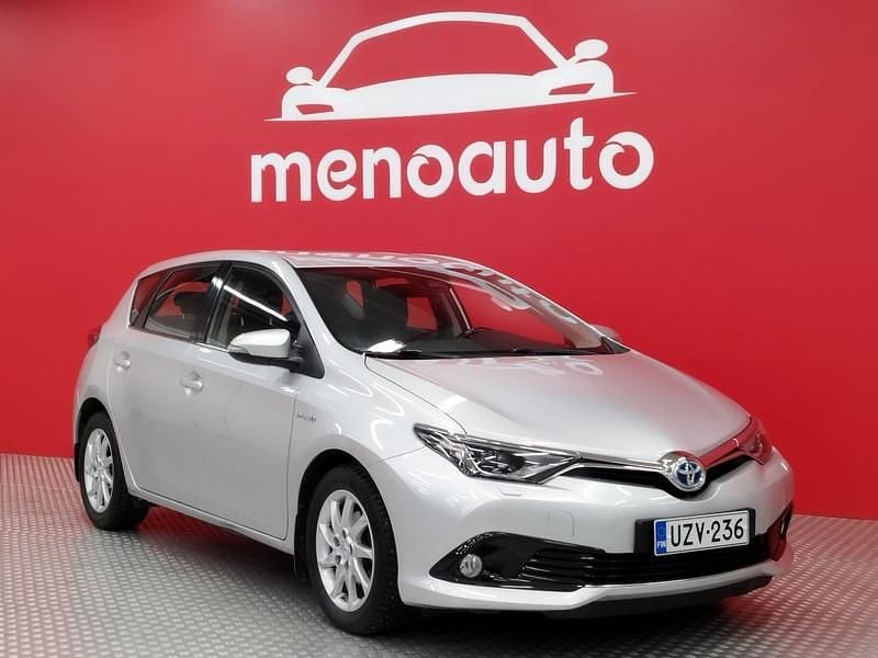 Käytetty Toyota Auris Hybrid Active 99 HP (72 kW) 2017 Viistoperä