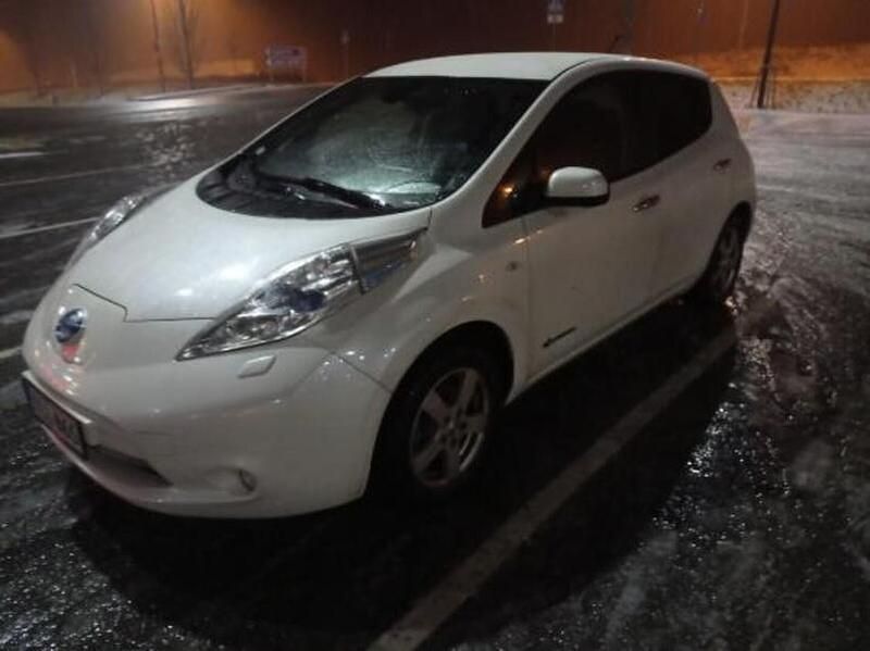 Käytetty 2014 Nissan Leaf 360º Viistoperä | 5 900 € - Kuva 1/4