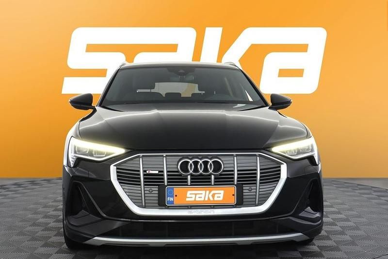 Käytetty Audi e-tron S-Line 300 kW (408 HP) 2021 Katumaasturi