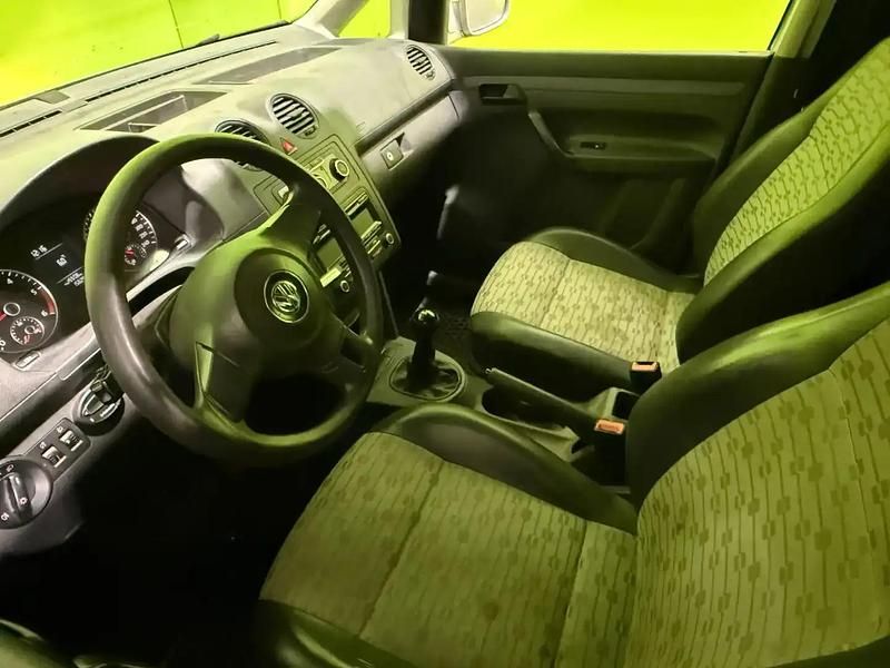 Käytetty VW Caddy Maxi 102 HP (75 kW) 2011 Hopea / harmaa Tila-auto