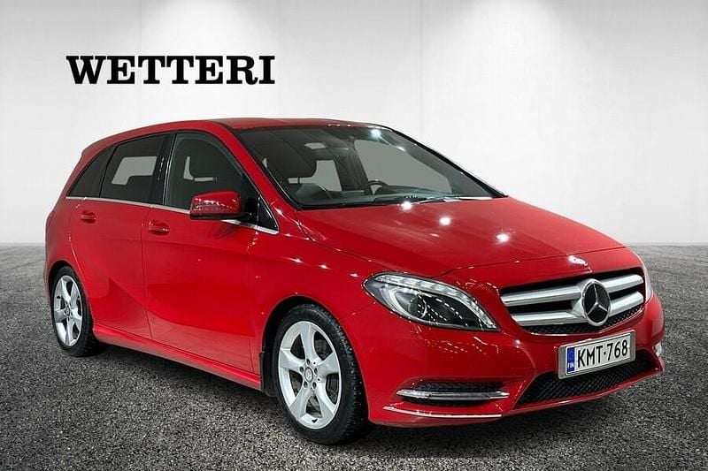 Käytetty Mercedes B180 109 HP (80 kW) 2013 Punainen Tila-auto