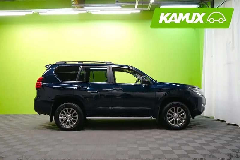 Käytetty Toyota Land Cruiser Style 177 HP (130 kW) 2018 Sininen Katumaasturi