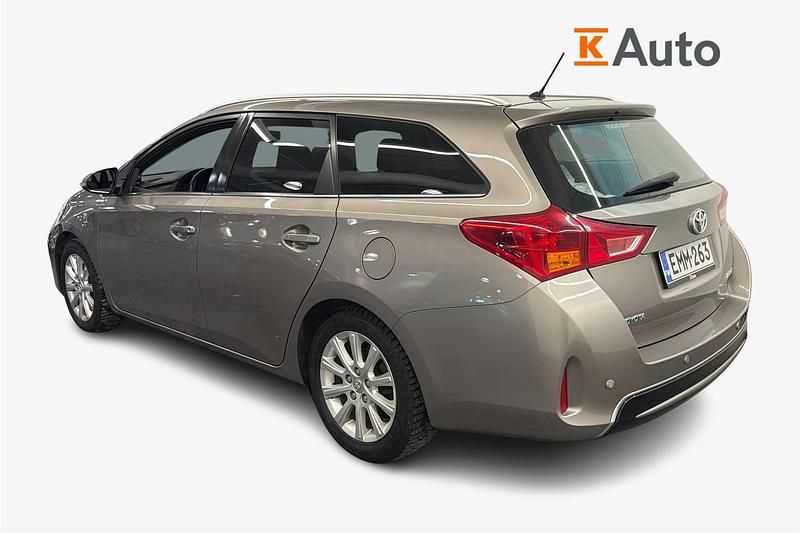 Käytetty Toyota Auris Touring Sports Active 132 HP (97 kW) 2013 Ruskea (beige) Farmari