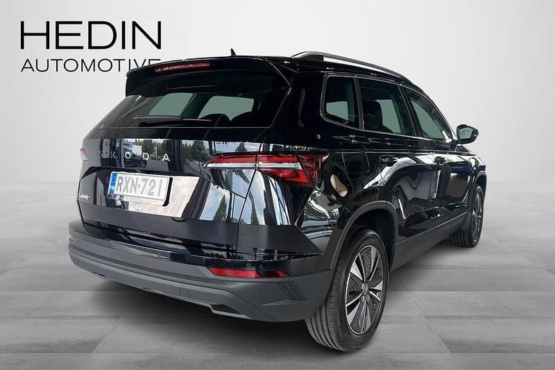 Käytetty Skoda Karoq Style 150 HP (110 kW) 2025 Musta Katumaasturi