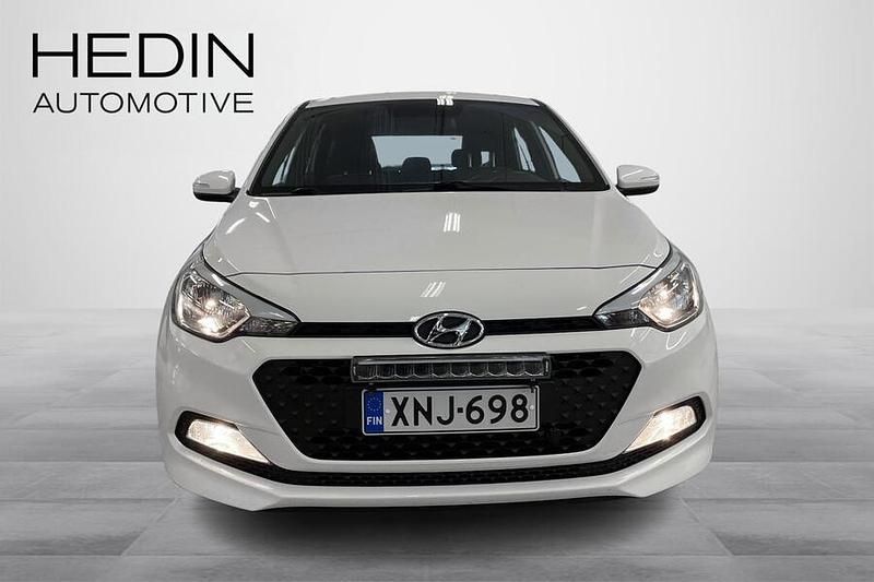 Käytetty Hyundai i20 75 HP (55 kW) 2018 Valkoinen Viistoperä