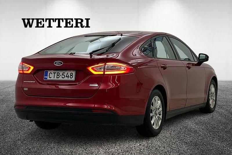 Käytetty Ford Mondeo Trend 160 HP (117 kW) 2015 Punainen Viistoperä