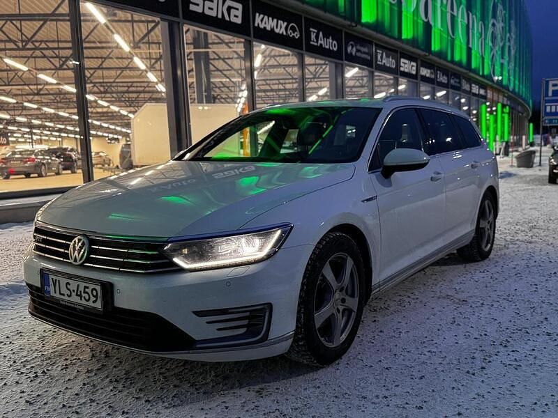 Käytetty 2017 VW Passat GTE Farmari | 13 400 € (Perustarjous) - Kuva 1/4