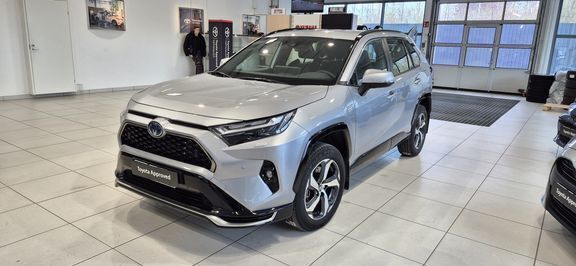 Hopea Käytetty 2024 Toyota RAV4 Active Katumaasturi | 50 900 € (Hieman kallis) - Kuva 1/4