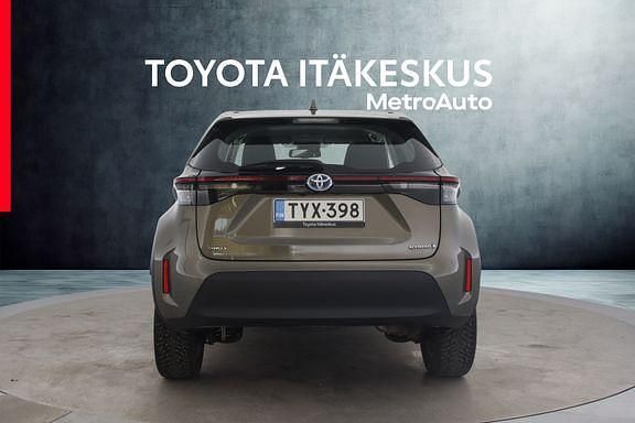 Käytetty Toyota Yaris Cross Active 116 HP (85 kW) 2024 Ruskea (beige) Katumaasturi