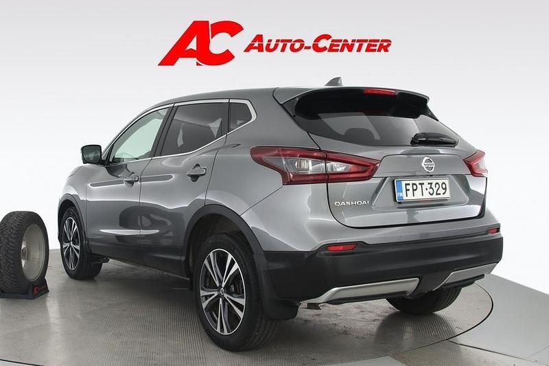 Käytetty Nissan Qashqai N-Connecta 159 HP (116 kW) 2020 Harmaa Katumaasturi