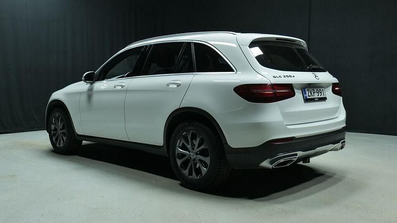 Käytetty Mercedes GLC250 Business 204 HP (150 kW) 2016 Valkoinen Katumaasturi