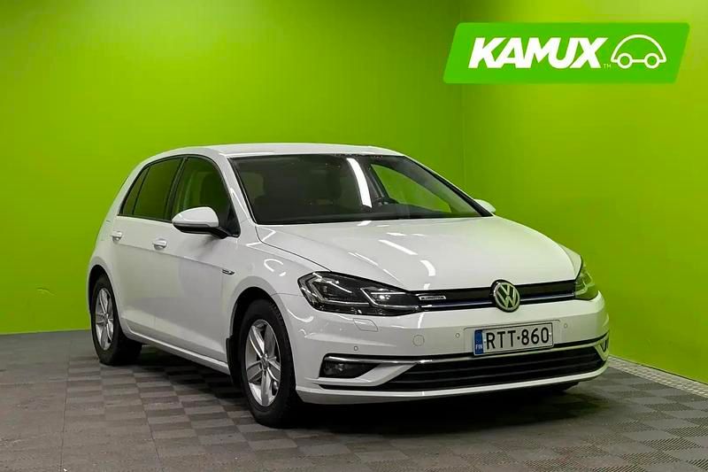 Valkoinen Käytetty 2018 VW Golf Highline Sedan | 17 880 € (Perustarjous) - Kuva 1/4
