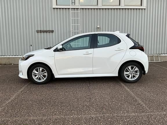 Käytetty Toyota Yaris Active 114 HP (83 kW) 2021 Valkoinen Viistoperä
