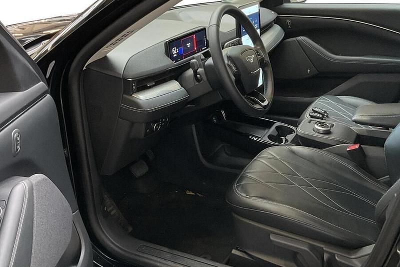 Käytetty Ford Mustang Mach-E Premium 216 kW (294 HP) 2022 Katumaasturi