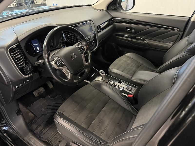 Käytetty Mitsubishi Outlander P-HEV Intense 135 HP (99 kW) 2019 Katumaasturi