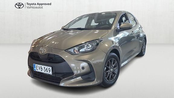 Ruskea (beige) Käytetty 2024 Toyota Yaris Active Viistoperä | 24 890 € (Kallis) - Kuva 1/4