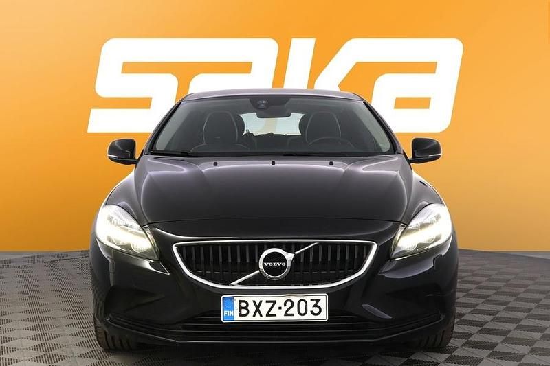 Käytetty Volvo V40 Business Edition 122 HP (89 kW) 2019 Viistoperä