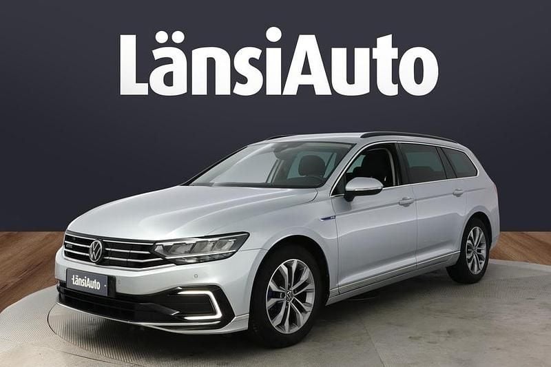 Käytetty VW Passat Business 218 HP (160 kW) 2022 Farmari