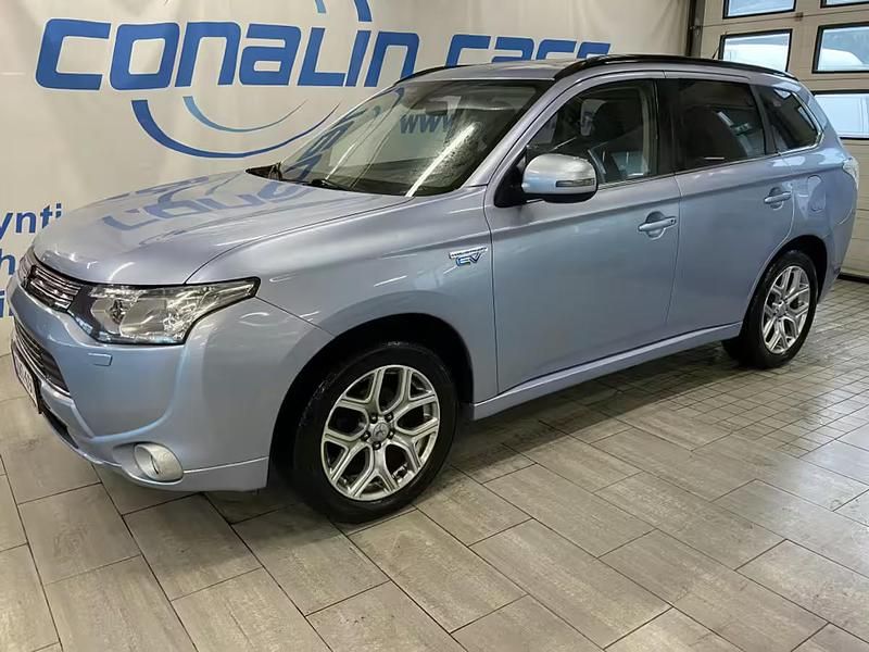 Ruskea Käytetty 2014 Mitsubishi Outlander P-HEV Instyle Katumaasturi | 7 690 € - Kuva 1/4