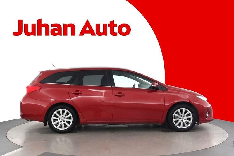 Käytetty Toyota Auris Touring Sports Multidrive S 132 HP (97 kW) 2014 Punainen Farmari