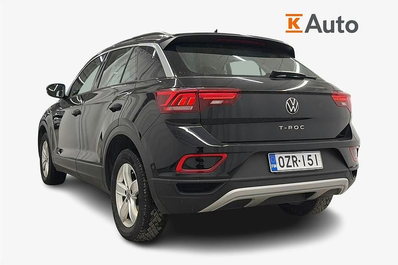 Käytetty VW T-Roc Life 148 HP (108 kW) 2023 Musta Katumaasturi