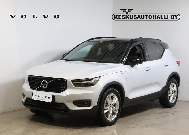 Harmaa Käytetty 2021 Volvo XC40 R-Design Katumaasturi | 34 850 € (Hieman kallis) - Kuva 1/4