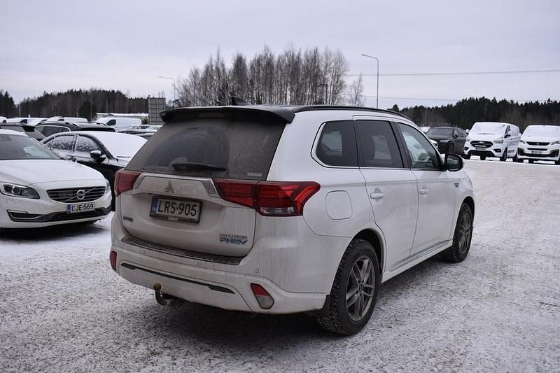 Käytetty Mitsubishi Outlander P-HEV 135 HP (99 kW) 2019 Farmari
