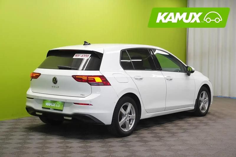 Käytetty VW Golf VIII Comfortline 131 HP (96 kW) 2023 Valkoinen Sedan