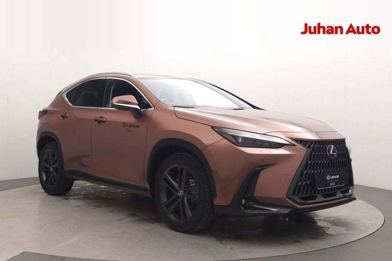 Ruskea Käytetty 2024 Lexus NX450h+ Executive Line Katumaasturi | 65 990 € (Kallis) - Kuva 1/4