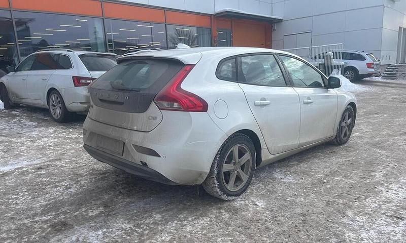 Käytetty Volvo V40 Business Edition 114 HP (83 kW) 2014 Viistoperä