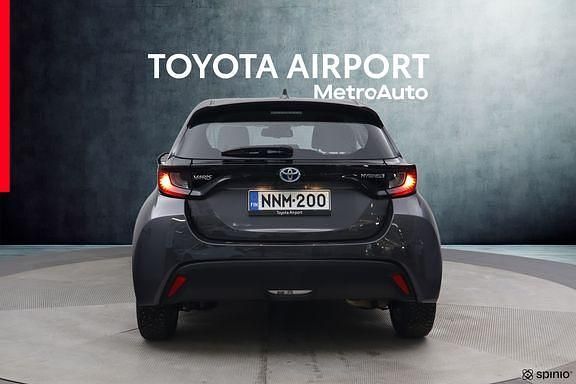 Käytetty Toyota Yaris Active 114 HP (83 kW) 2024 Harmaa Viistoperä