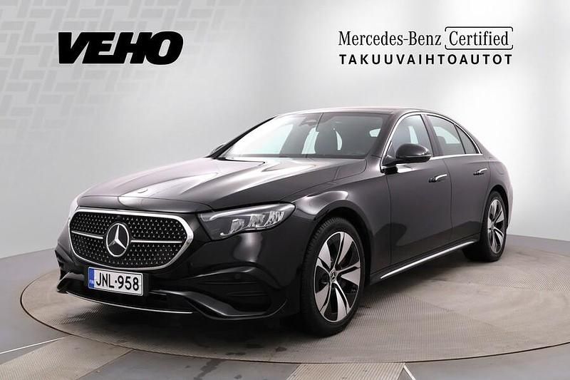 Musta Käytetty 2024 Mercedes E300 Advanced Sedan | 67 900 € (Kallis) - Kuva 1/4