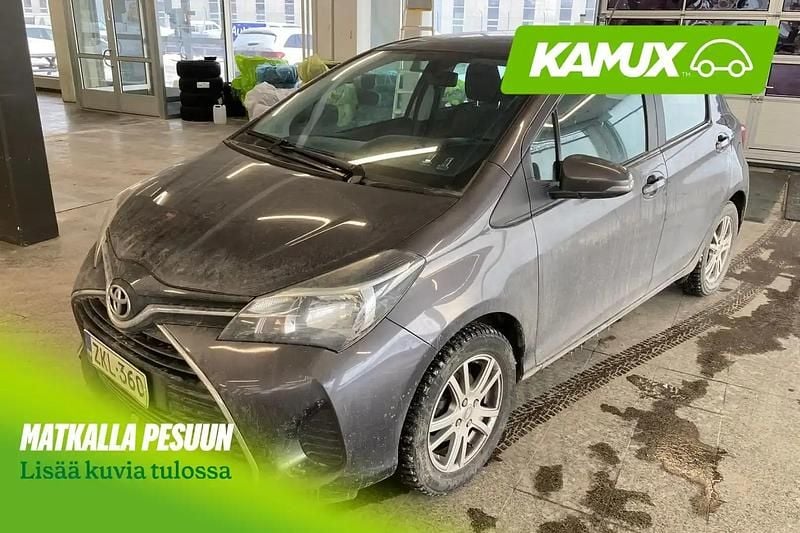 Käytetty Toyota Yaris Multidrive S 99 HP (72 kW) 2015 Hopea / harmaa Viistoperä