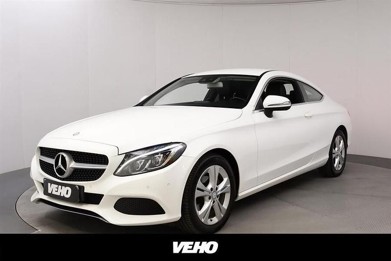 Valkoinen Käytetty 2016 Mercedes C180 Coupe - kaksiovinen | 21 900 € (Hyvä tarjous) - Kuva 1/4