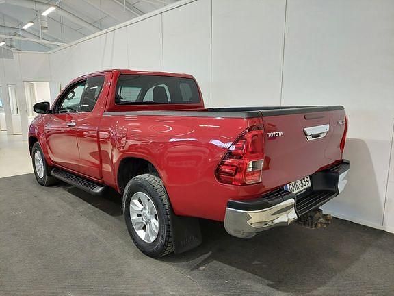 Käytetty Toyota HiLux Active 150 HP (110 kW) 2017 3t6 punainen Nouto