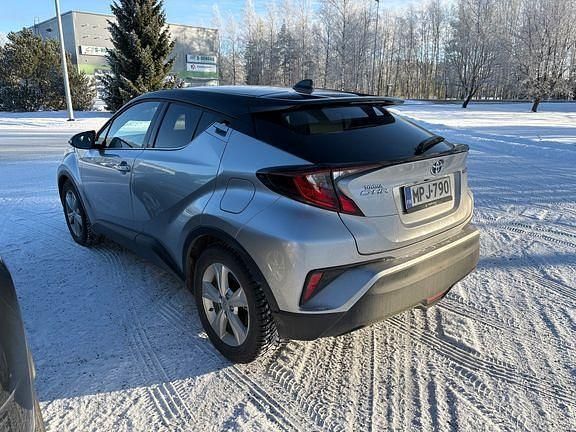 Käytetty Toyota C-HR 121 HP (88 kW) 2023 Hopea Katumaasturi