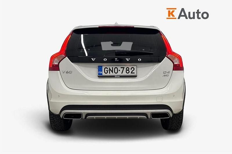 Käytetty Volvo V60 CC Summum 190 HP (139 kW) 2016 Valkoinen Farmari