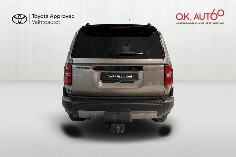 Käytetty Toyota Land Cruiser 205 HP (150 kW) 2024 Katumaasturi