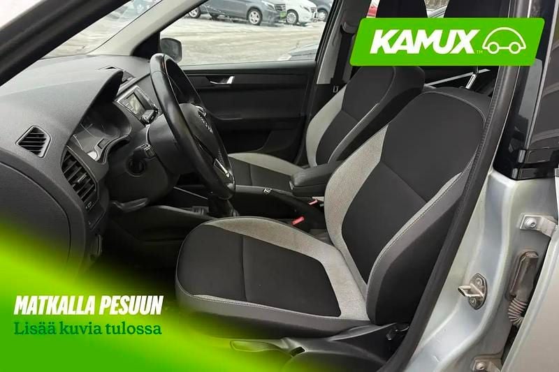 Käytetty Skoda Fabia Ambition 90 HP (66 kW) 2015 Hopea / harmaa Sedan