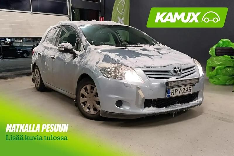 Sininen Käytetty 2012 Toyota Auris Terra Sedan | 5 980 € - Kuva 1/4