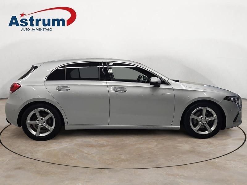 Käytetty Mercedes A200 Business 163 HP (119 kW) 2021 Harmaa Viistoperä